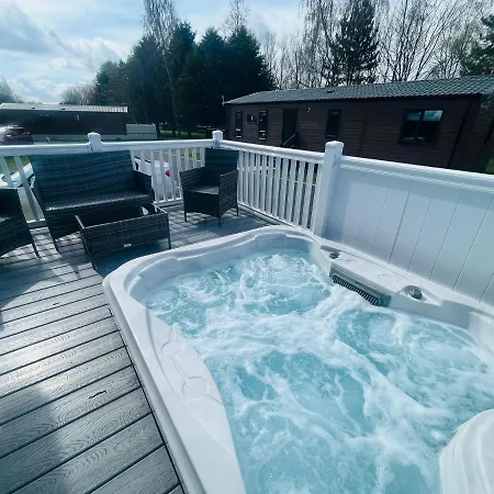 Evergreen With Hot Tub Dağ evi *