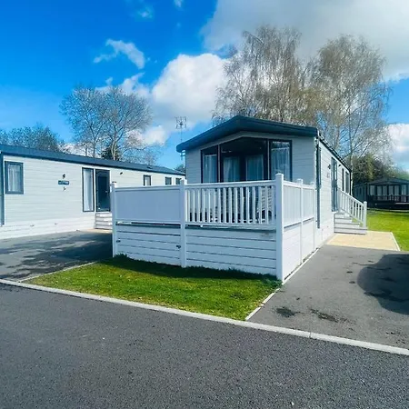 Evergreen With Hot Tub Dağ evi