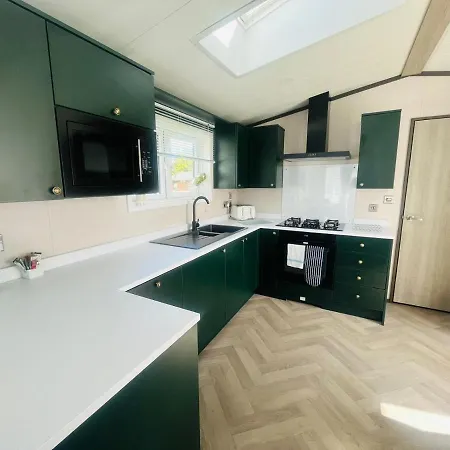 Evergreen With Hot Tub * York