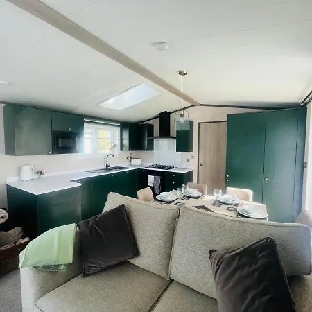 Chalet Evergreen With Hot Tub *