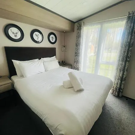 Evergreen With Hot Tub Dağ evi *