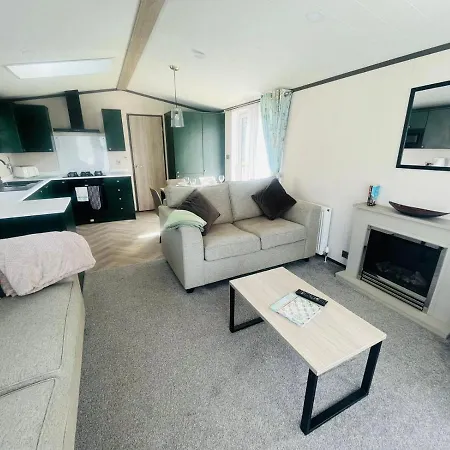 Evergreen With Hot Tub Dağ evi