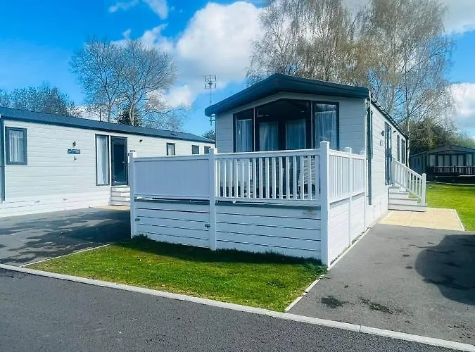 Evergreen With Hot Tub Chalet