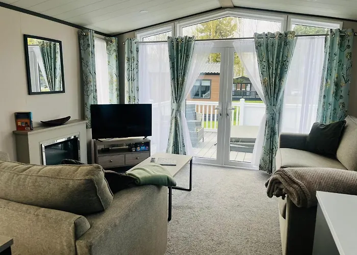 Chalet Evergreen With Hot Tub *