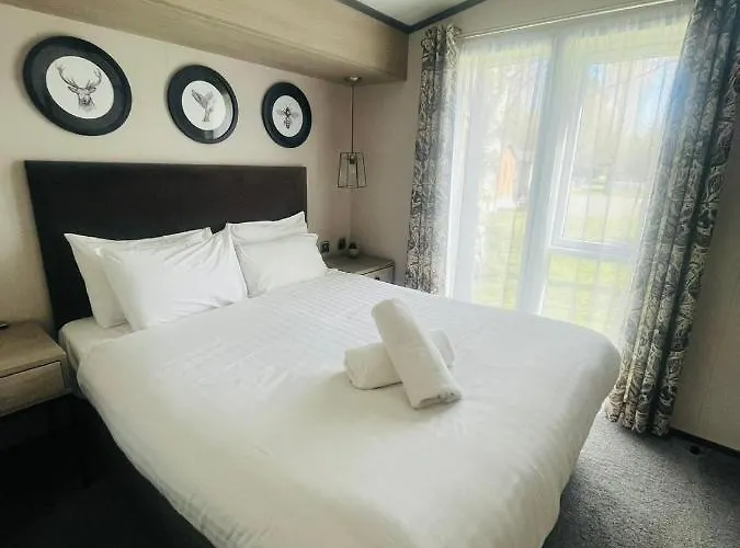 Evergreen With Hot Tub Chalet *