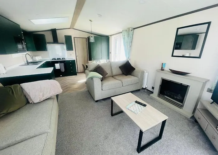 Evergreen With Hot Tub シャレー